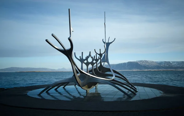 Vikingabåtens Skulptur Island — Stockfoto