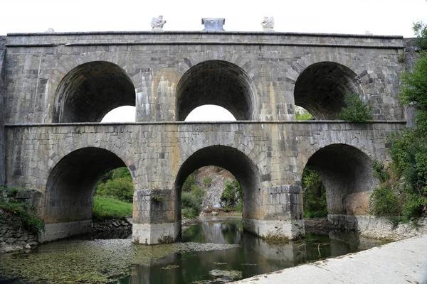 Plan Angle Bas Pont Pierre Avec Beaucoup Arcs — Photo