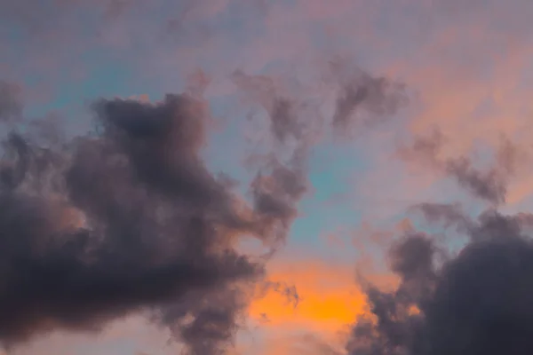 Bajo Ángulo Tiro Nubes Colores Durante Puesta Del Sol — Foto de Stock