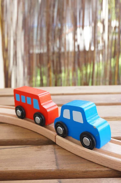 Veículos Brinquedo Madeira Vermelho Azul Uma Pista — Fotografia de Stock