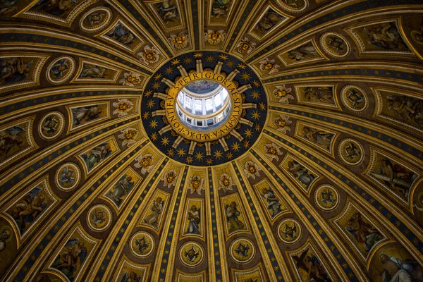 Low Angle Shot Beautiful Ceiling Saint Peter Basilica Vatican — Stock Photo, Image