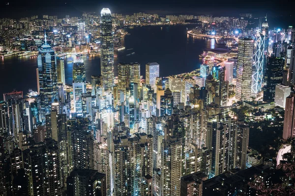 夜に香港のビクトリア港の空中撮影 — ストック写真