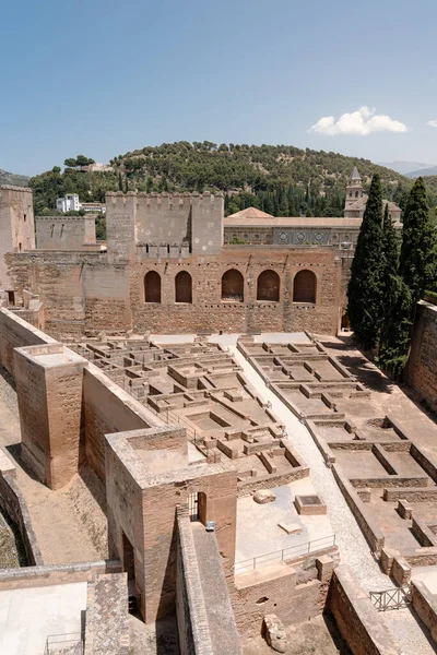 Alcazaba Alhambra Granadzie Słoneczny Dzień Bez Ludzi — Zdjęcie stockowe