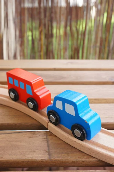 Veículos Brinquedo Madeira Vermelho Azul Uma Pista — Fotografia de Stock