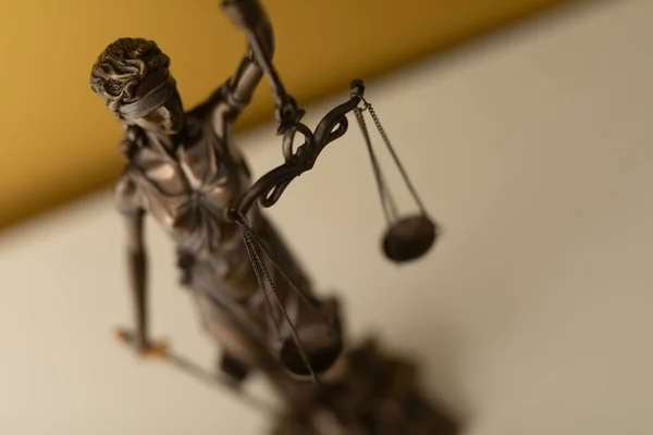 Избирательный Сфокусированный Снимок Статуи Леди Судьи — стоковое фото