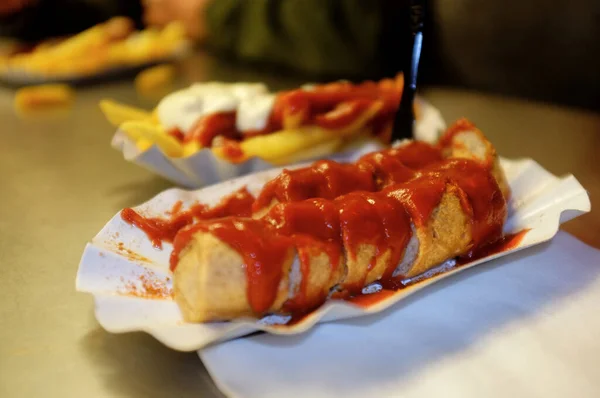 Egy Hagyományos Német Curry Wurst Közelkép Egy Curry Berlin Németország — Stock Fotó