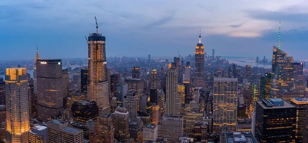 Manhattan Şehir Manzarası Gökdelenleri Olan New York City Gece Silueti — Stok fotoğraf