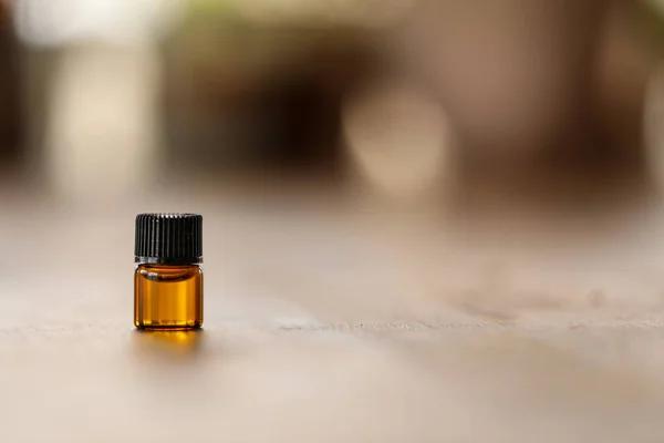 Shallow Focus Shot Essential Oil Bottle Table — Stock Photo, Image