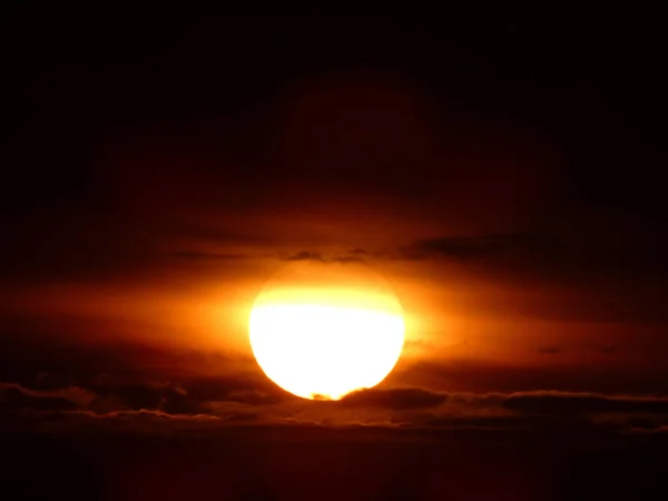 Urzekający Widok Jasny Malowniczy Zachód Słońca — Zdjęcie stockowe