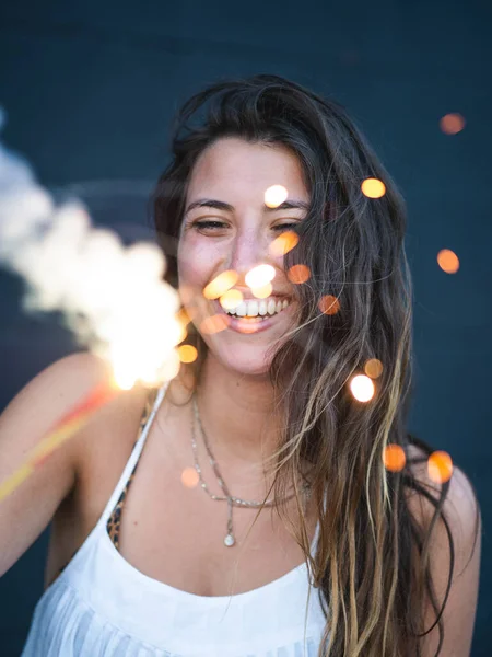 Vertical Shot Young Caucasian Woman Holding Sparkler — Stock Photo, Image