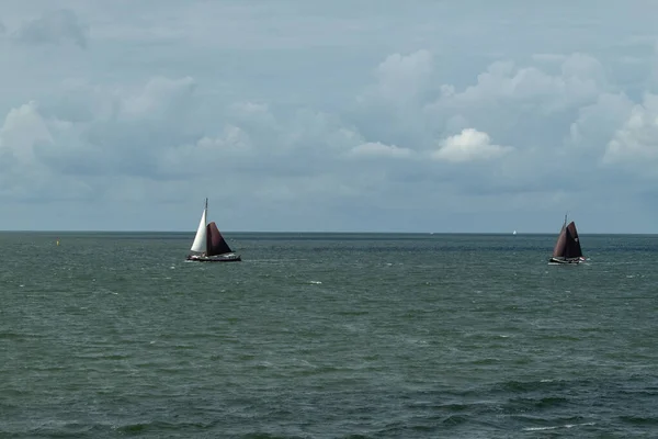 海上の帆船の高角度ショット — ストック写真