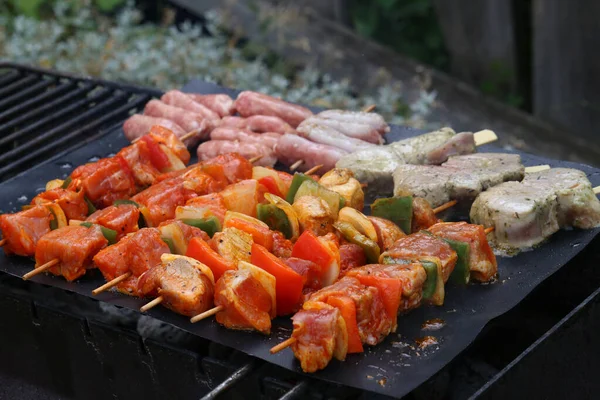 Eine Nahaufnahme Vom Grillen Von Fleisch Und Gemüse — Stockfoto