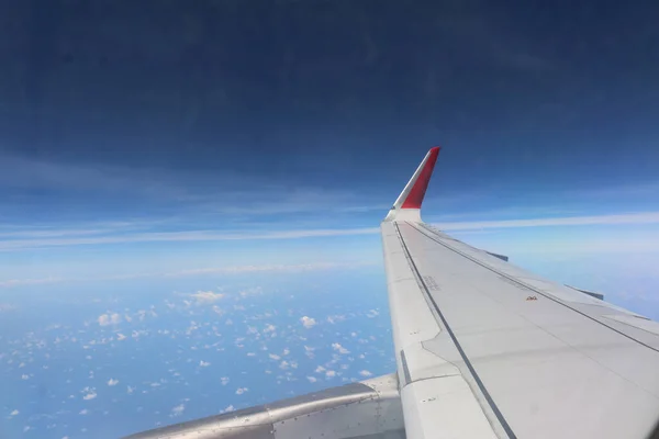 비행기 창문에서 바라보는 싱가포르의 — 스톡 사진
