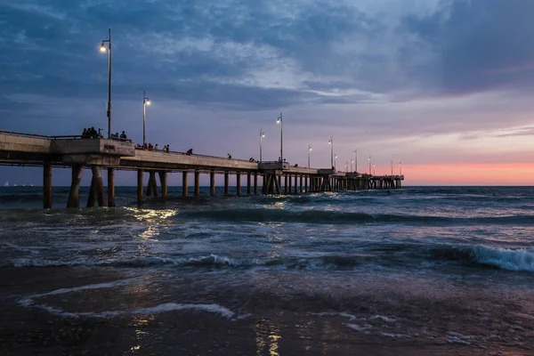 Piękny Widok Molo Plaży Kalifornii Podczas Zachodu Słońca — Zdjęcie stockowe
