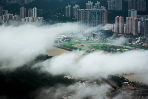 Una Vista Aerea Affascinante Della Città Hong Kong Attraverso Nuvole — Foto Stock