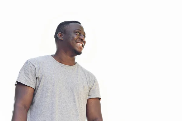 Усміхнений Афроамериканець Сірій Сорочці Відокремлений Білим Фоном — стокове фото