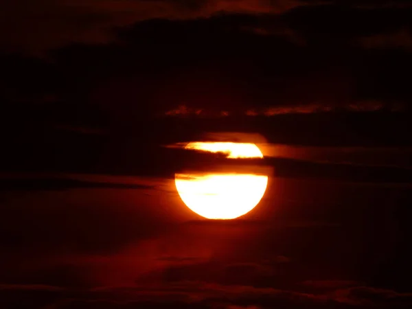 Una Vista Fascinante Una Puesta Sol Brillante Escénica — Foto de Stock