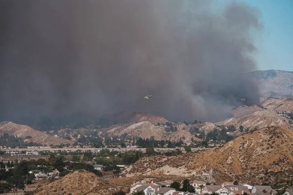 2018 캘리포니아 산타클 라리타에서 있었던 산불의 — 스톡 사진