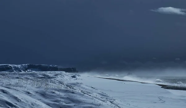 Een Prachtig Shot Van Besneeuwde Landschap Nachts — Stockfoto