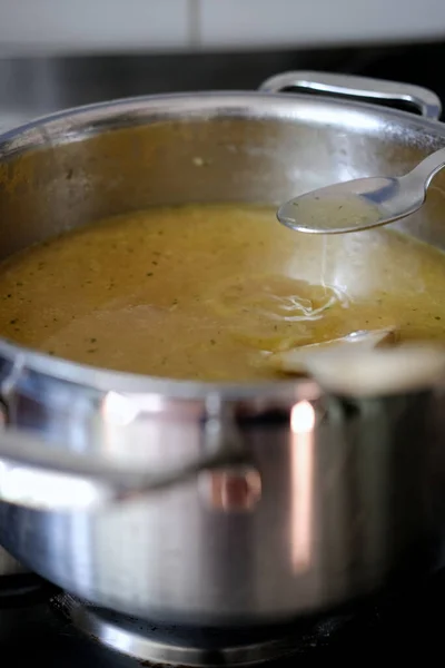 Fırında Patates Çorbasının Dikey Görüntüsü — Stok fotoğraf