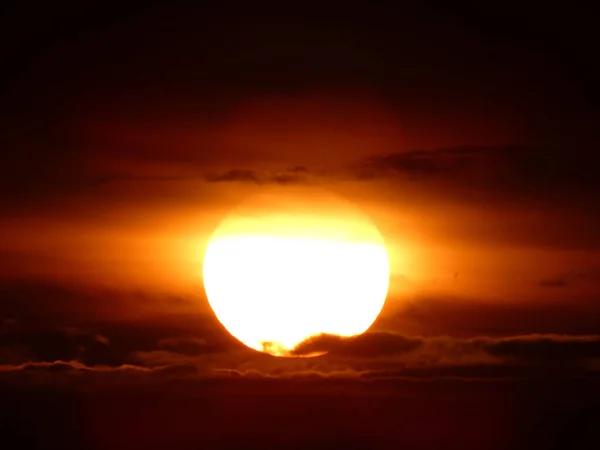 Una Vista Fascinante Una Puesta Sol Brillante Escénica —  Fotos de Stock