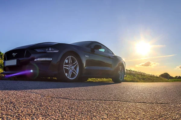 Kiel Alemanha Setembro 2020 Carro Esporte Preto Frente Uma Paisagem — Fotografia de Stock