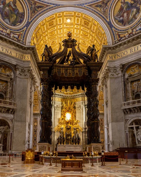 Colpo Verticale Della Sala Della Basilica San Pietro Circondata Luci — Foto Stock