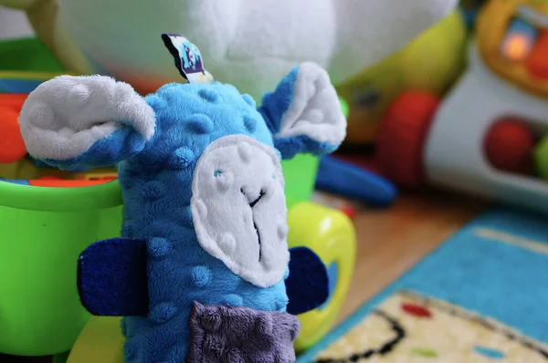 Poznan Pologne Août 2015 Animal Peluche Bleue Appuyé Contre Chariot — Photo