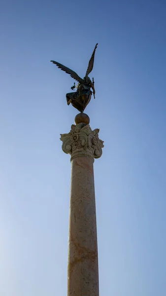 Eine Vertikale Aufnahme Einer Statue Rom Italien — Stockfoto