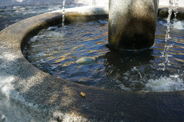 Primer Plano Una Fuente Agua Potable Parque — Foto de Stock