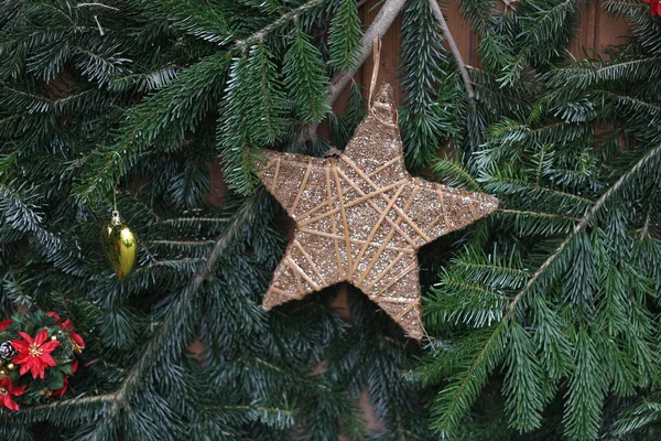 Крупный План Звезды Рождественской Елке — стоковое фото