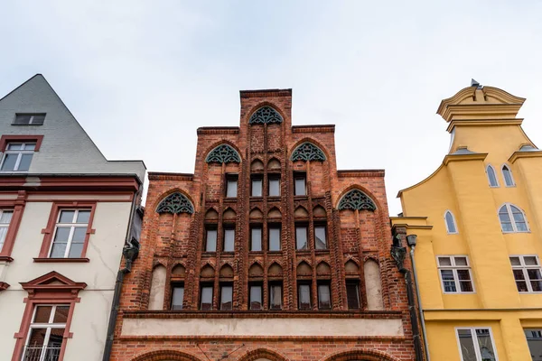 Tiro Ângulo Baixo Belos Edifícios Stralsund Alemanha — Fotografia de Stock