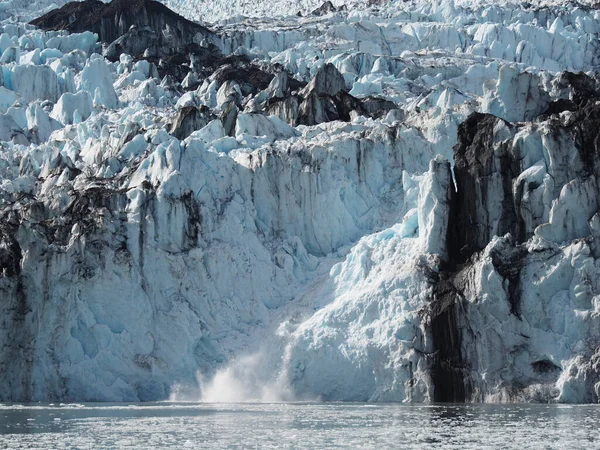 Uma Vista Hipnotizante Glaciar Gelo Lago Sob Luz Solar — Fotografia de Stock