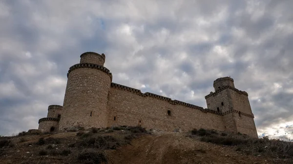 Μια Άποψη Χαμηλή Γωνία Του Κάστρου Της Barcience Στην Ισπανία — Φωτογραφία Αρχείου