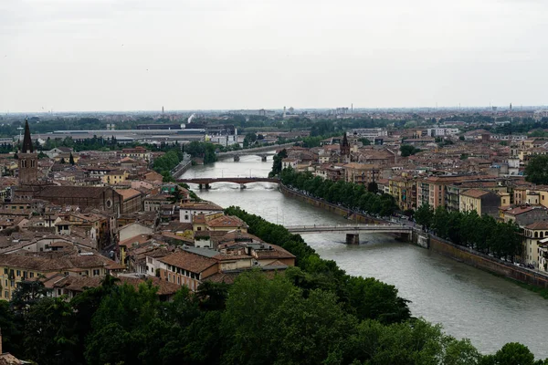 Een Luchtfoto Van Het Prachtige Stadsgezicht Van Verona Italië — Stockfoto