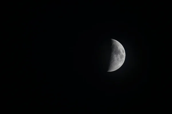 夜空中美丽的月亮照片 完美的背景 — 图库照片