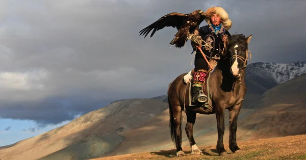 Ulgii Mongolia Sep 2019 Kartal Ile Avcılık Çok Eski Kazak — Stok fotoğraf