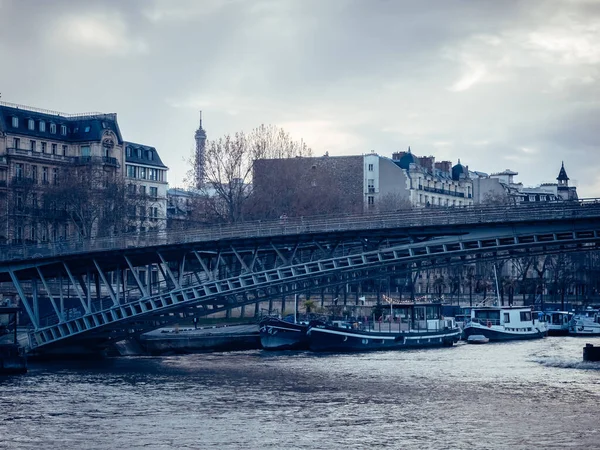 フランス 2019年4月4日 すべての写真は2019年4月4日のパリへの旅行に相当します — ストック写真