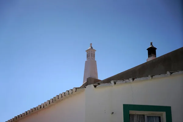 Portekiz Bir Çatıda Özenle Hazırlanmış Bir Baca — Stok fotoğraf