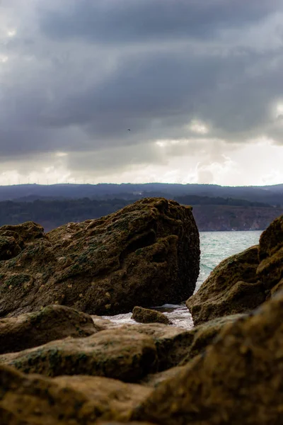 Vertical Shot Big Stones Lake Cloudy Day — Stock Photo, Image