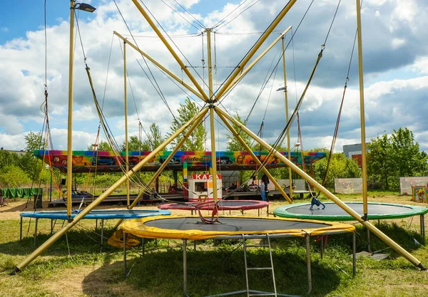 Poznan Poland Maj 2016 Fyra Studsmattor Med Hopplinjer Rolig Park — Stockfoto