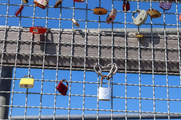 Kiel Γερμανία Σεπτέμβριος 2020 Πολλές Κλειδαριές Αγάπης Κρέμονται Μια Προβλήτα — Φωτογραφία Αρχείου