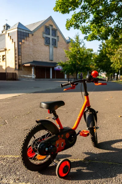 Poznan Polonia Septiembre 2020 Tijeras Plástico Naranja Para Niños Colocadas —  Fotos de Stock