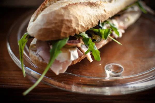 Een Selectieve Focus Shot Van Een Lekkere Sandwich Met Ham — Stockfoto