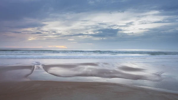 Sakin Bir Sahilin Güzel Bir Görüntüsü — Stok fotoğraf