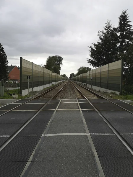 Vertikální Záběr Železničního Přejezdu Varelu Německo — Stock fotografie