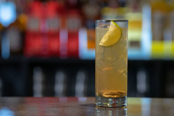 Eine Selektive Fokusaufnahme Des Long Island Cocktails — Stockfoto