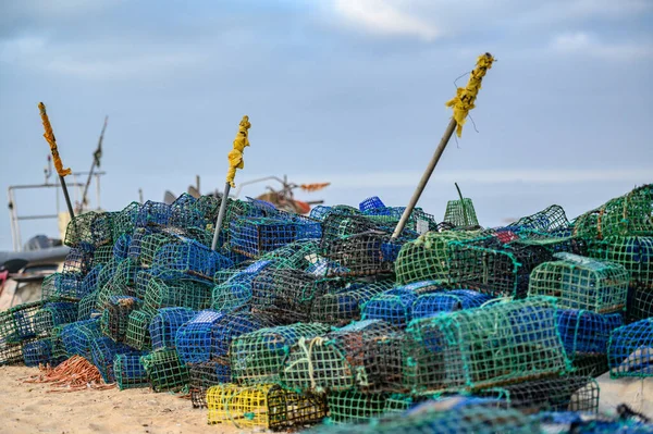 Ein Haufen Fischernetze Und Käfige — Stockfoto
