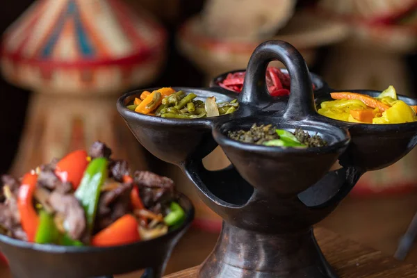 Пряное Мясо Овощные Салаты Эфиопская Кухня — стоковое фото