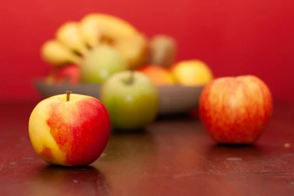 Een Selectieve Focus Shot Van Appels Tafel — Stockfoto